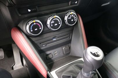 Car image 25