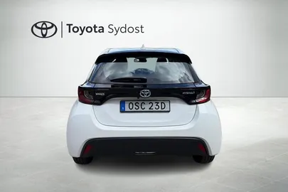 Car image 4