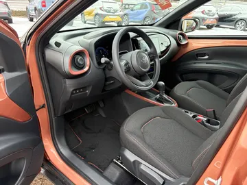Car image 5