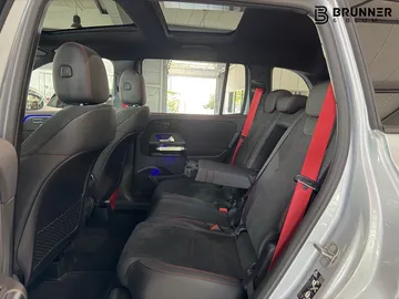 Car image 32