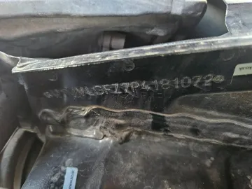 Car image 38