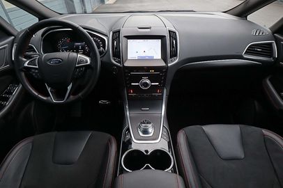 Car image 15