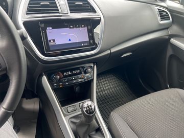 Car image 14