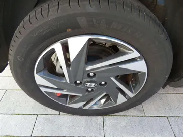 Car image 23