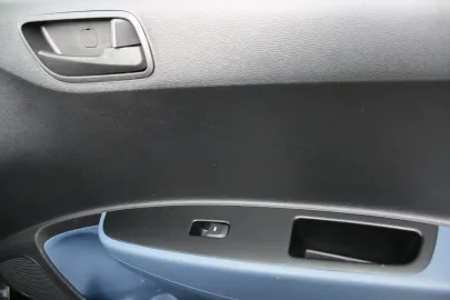 Car image 34