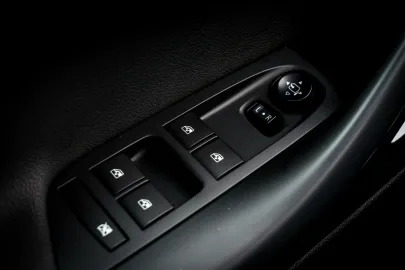 Car image 35