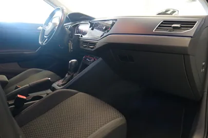 Car image 30