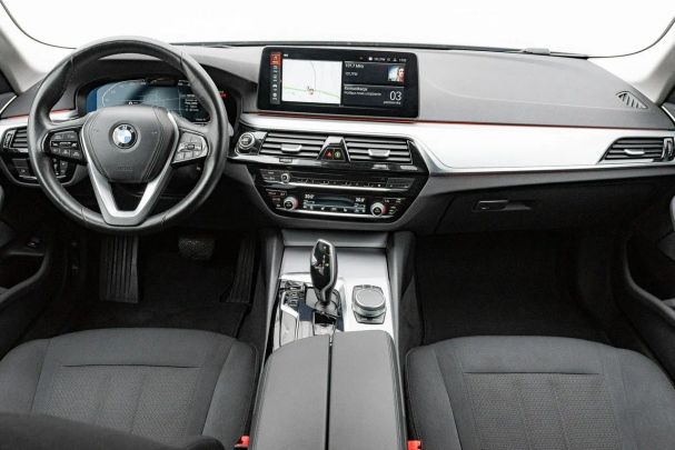 BMW 530d Touring xDrive 210 kW image number 16