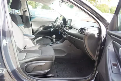 Car image 37