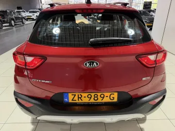Car image 24