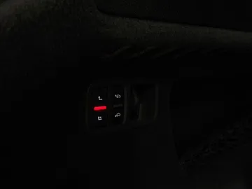 Car image 38