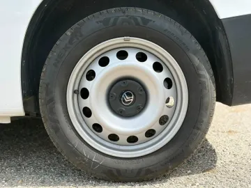 Car image 31
