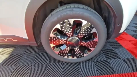 Car image 25