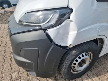 Car image 28