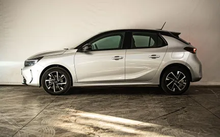 Car image 4