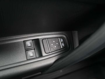 Car image 32