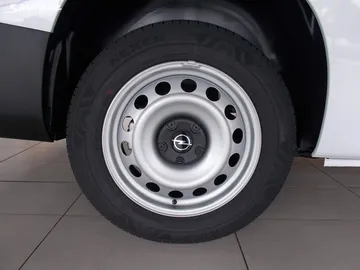 Car image 30