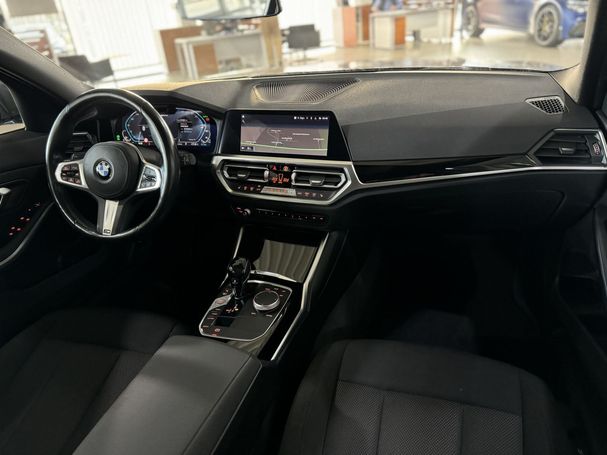 BMW 330 Touring e M 215 kW image number 38