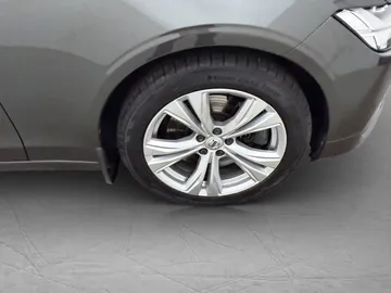 Car image 38