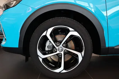 Car image 16