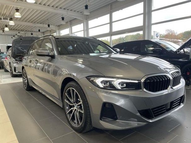 BMW 330 e Touring 215 kW image number 2