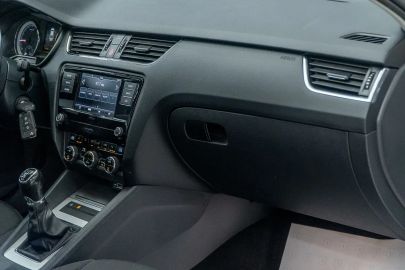 Car image 37