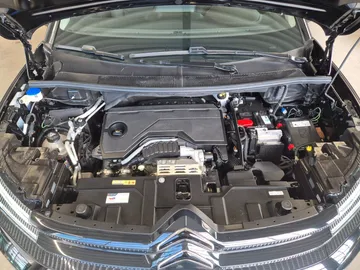 Car image 26