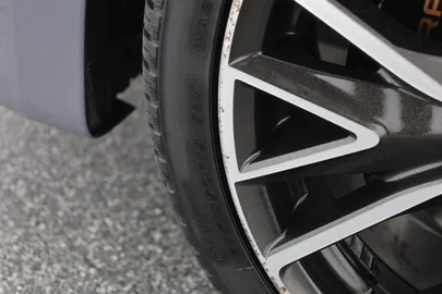 Car image 30