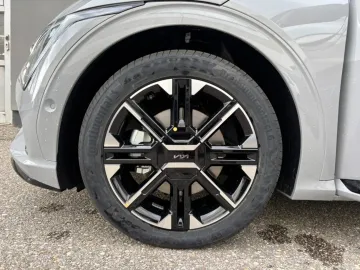 Car image 24