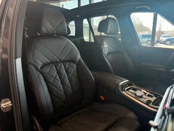 Car image 30