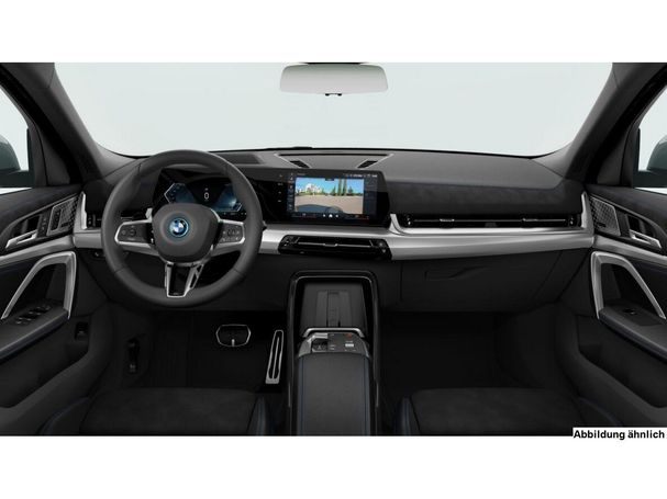 BMW iX2 eDrive20 M Sport 150 kW image number 5