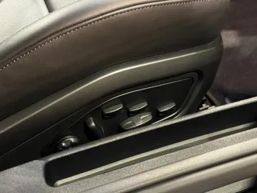 Car image 34