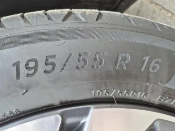 Car image 37