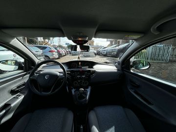 Car image 10