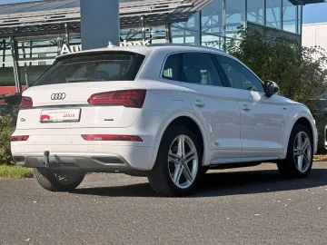 Car image 30