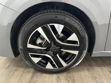Car image 30