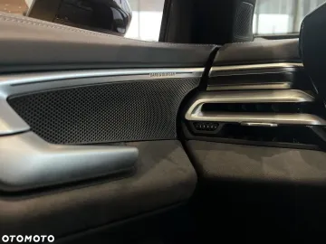 Car image 40