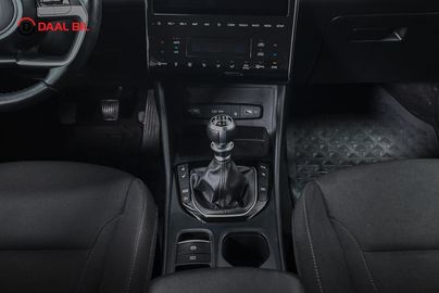 Car image 10