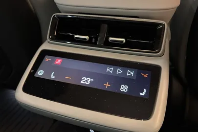Car image 36