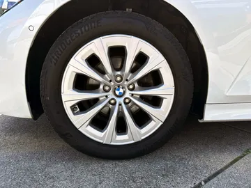 Car image 29