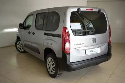 Car image 18