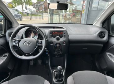 Car image 4