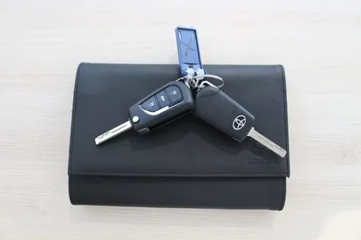 Car image 23