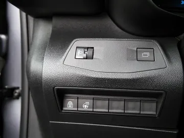 Car image 32
