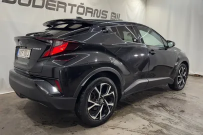 Car image 4