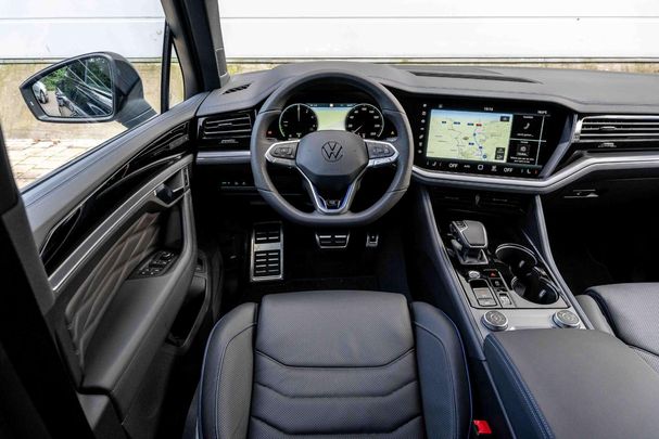 Volkswagen Touareg R 3.0 TSI eHybrid 4Motion 340 kW image number 38