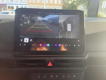 Car image 30