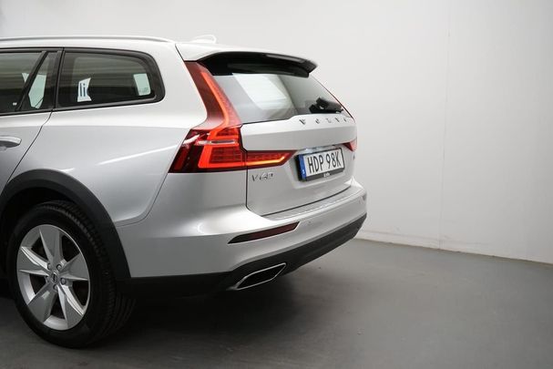 Volvo V60 Cross Country B4 Diesel AWD 147 kW image number 3