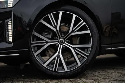 Car image 38