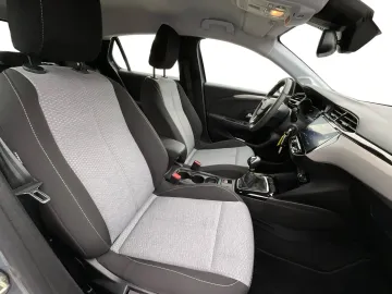 Car image 17